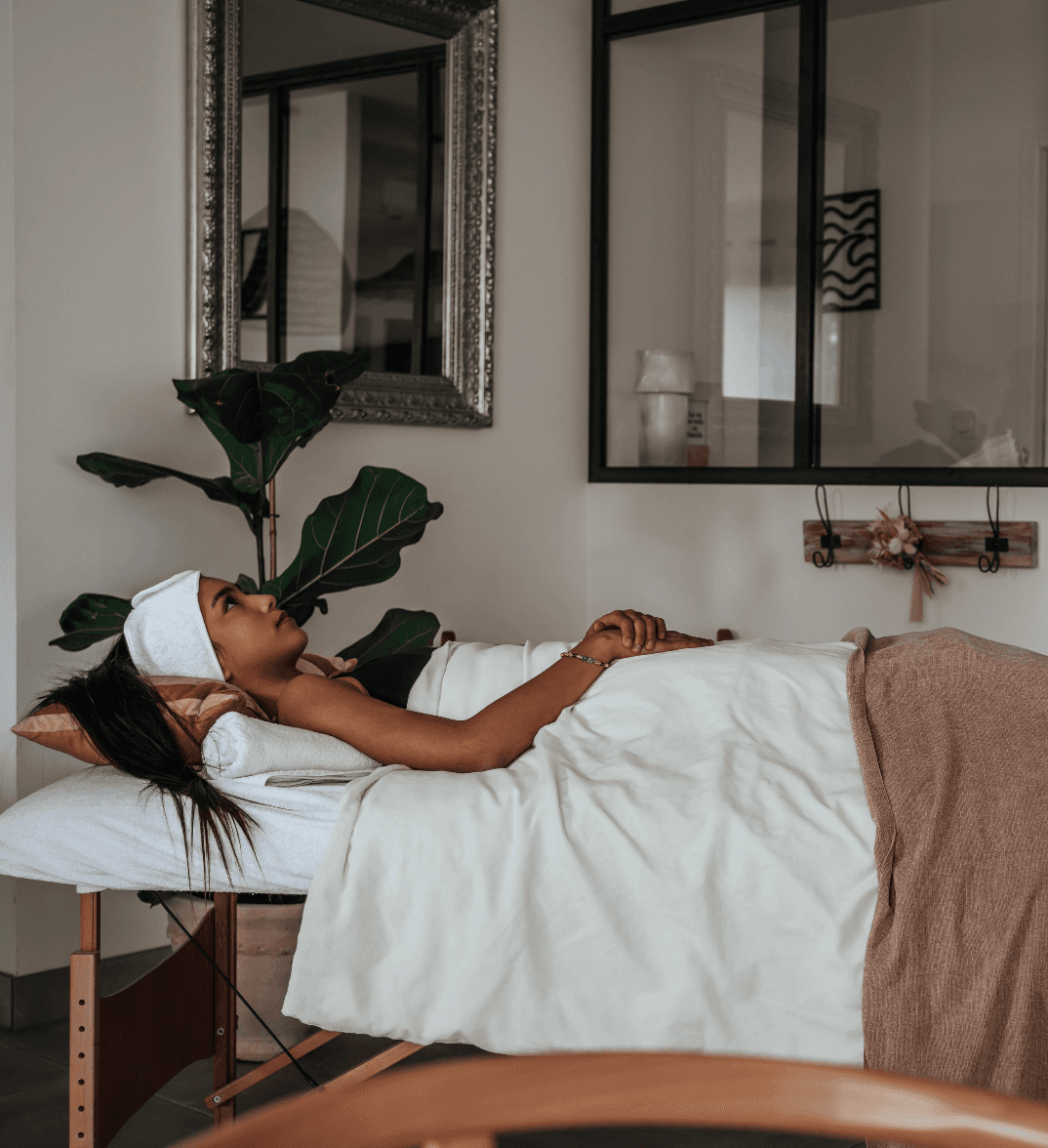 aurore et table de massage